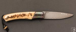  Couteau " 1820 " liner lock de SMZ Flammes de forge - Ivoire de mammouth et lame damas