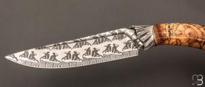   Couteau droit " Achille " par Nicolas Mestrallet - Atelier du couteau de Vaunaveys - Lame forgée acier damas figuratif et mammouth