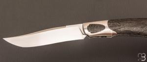 Couteau " Legend " pliant artisanal de Cyril Kalisz - Fatcarbon Spacecoral et RWL34