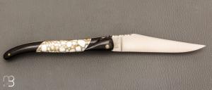 Couteau Laguiole en Aubrac Prestige modèle Howlite Gold & Ebène