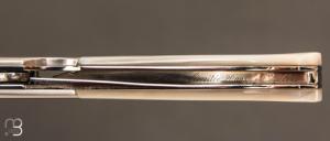    Couteau 1515 collection " 20 ans N°4/20 " par Manu Laplace - Nacre blanche et lame en damas inoxydable