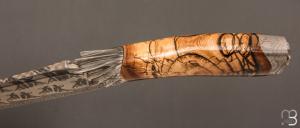   Couteau droit " Achille " par Nicolas Mestrallet - Atelier du couteau de Vaunaveys - Lame forgée acier damas figuratif et mammouth