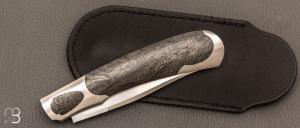 Couteau " Legend " pliant artisanal de Cyril Kalisz - Fatcarbon Spacecoral et RWL34