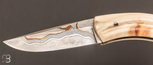   Couteau " Pièce unique " par Alain & Joris Chomilier - Damas carbone de Baker Forge et dent de phacochère