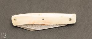  Couteau " Trappeur " custom à cran plat de Julien Baillon - Ivoire de phacochère et Damasteel
