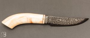    Couteau droit fait main par Jean Paul Sire - Ivoire de Phacochère et Damas