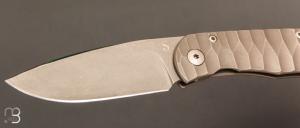 Couteau "Citizen full custom" par Sacha Thiel - Titane texturé et RWL34