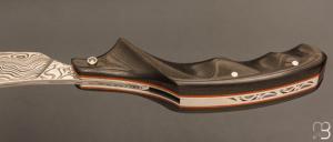    Couteau " Phasme " par la Coutellerie Savignac - Fibre de carbone et lame damas