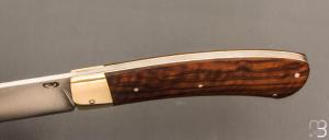   Couteau " custom " pliant par Mickaël Moing - Noyer et lame en 100Cr6