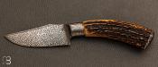 Couteau semi intgral bois de cerf et damas multi-barreaux par Haley DesRosiers