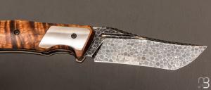  Couteau " Fallout " de collection par Olivier Ouertal - Tamarin ondé et lame en damas "Dragon skin"