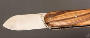 Couteau " Le Cerbère® " pliant par l'Atelier Les 2 Diables - Pistachier et 14c28N