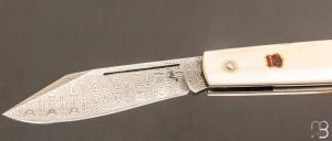  Couteau " Trappeur " custom à cran plat de Julien Baillon - Ivoire de phacochère et Damasteel