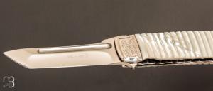   Couteau " Liner lock " custom par Koji Hara - Nacre blanche