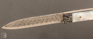 Couteau " lock back " par Eric Depeyre - Fibre de carbone et nacre