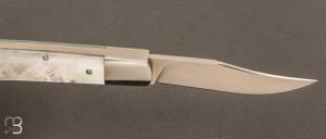   Couteau  "  Slipjoint" pliant fait main par Thierry Chevron - Nacre blanche et RWL-34