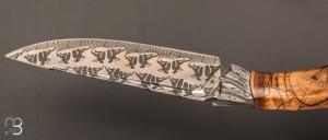   Couteau droit " Achille " par Nicolas Mestrallet - Atelier du couteau de Vaunaveys - Lame forgée acier damas figuratif et mammouth