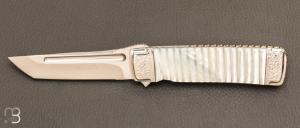   Couteau " Liner lock " custom par Koji Hara - Nacre blanche