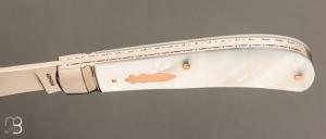    Couteau " Backpocket " de Craig Brewer - Nacre blanche et or