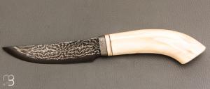    Couteau droit fait main par Jean Paul Sire - Ivoire de Phacochère et Damas