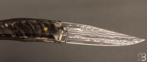   Couteau " custom " de Alain & Joris Chomilier - Corne de bélier et lame damas "Virus" de Vegas Forge