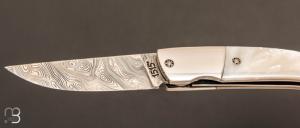   Couteau 1515 collection " 20 ans N°4/20 " par Manu Laplace - Nacre blanche et lame en damas inoxydable