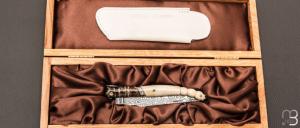    Couteau " Laguiole Bacchus " de poche par Philippe Voissière - Phacochère/Molaire de mammouth et lame en Damasteel