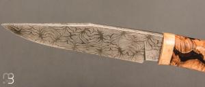   Couteau droit par Nicolas Mestrallet - Atelier du couteau de Vaunaveys - Lame forgée acier damas mosaïque et marronnier stabilisé