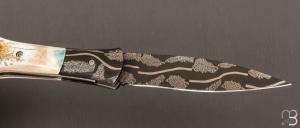   Couteau " L'Oegopsyde " fait main par Laraud Blade  - Caribou fossile et lame damas mosaïque
