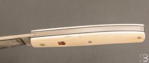  Couteau " Trappeur " custom à cran plat de Julien Baillon - Ivoire de phacochère et Damasteel