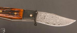 Couteau  "  Truand garde mobile " par Tony Ruot - Os cerfé et lame en damas feuilleté