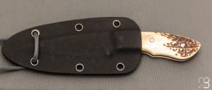  Couteau droit utilitaire artisanal  de Fabien Chapaveire - Bois de cerf et acier 80CrV2