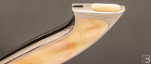   Couteau  "  120 Méditerranée " par Charles Bennica - Nacre jaune et damas  d'Anthony Brochier