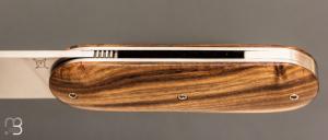 Couteau " Le Cerbère® " pliant par l'Atelier Les 2 Diables - Pistachier et 14c28N