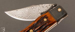 Couteau  "  Truand garde mobile " par Tony Ruot - Os cerfé et lame en damas feuilleté