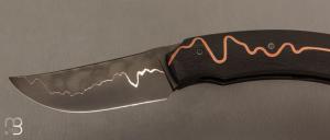  Couteau " 1310 " liner lock de SMZ Flammes de forge - Ébène / cuivre et lame sandwich