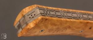    Couteau " Oiseleur  " pliant artisanal de Cyril Kalisz - Loupe de frêne et Suminagshi SG2