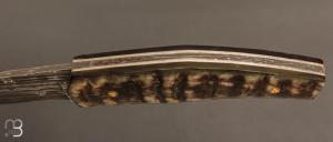   Couteau " custom " de Alain & Joris Chomilier - Corne de bélier et lame damas "Virus" de Vegas Forge