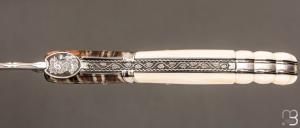    Couteau " Laguiole Bacchus " de poche par Philippe Voissière - Phacochère/Molaire de mammouth et lame en Damasteel