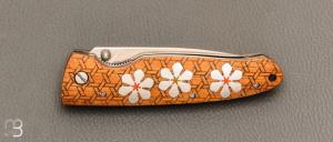  Couteau " Hana Flower liner lock " par Mcusta - Bambou et VG10 - Pièce Unique