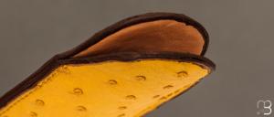    Etui cuir d'autruche / veau pour couteau pliant fait main par Chantal Trocmé - Citron