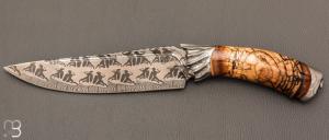   Couteau droit " Achille " par Nicolas Mestrallet - Atelier du couteau de Vaunaveys - Lame forgée acier damas figuratif et mammouth