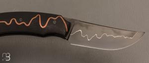  Couteau " 1310 " liner lock de SMZ Flammes de forge - Ébène / cuivre et lame sandwich