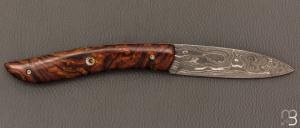 Couteau  " le Névé " pliant  par Tim Bernard - Loupe de Bois de fer et lame damas