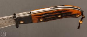 Couteau  "  Truand garde mobile " par Tony Ruot - Os cerfé et lame en damas feuilleté