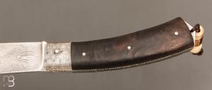 Couteau de collection modèle " Berger " de Jean Pierre Veysseyre - Damas et noyer