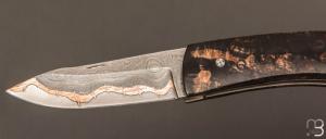   Couteau " custom " par Alain & Joris Chomilier - Bouleau madré stabilisé et damas Carbone Cuivre