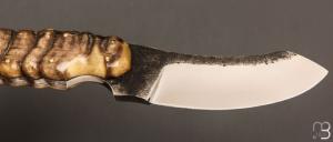    Couteau droit " L'outil " par Pierre Reverdy - Corne de mouflon et Boehler K720