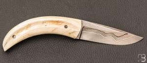   Couteau " Pièce unique " par Alain & Joris Chomilier - Damas carbone de Baker Forge et dent de phacochère