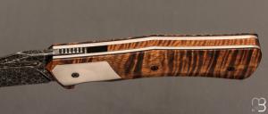  Couteau " Fallout " de collection par Olivier Ouertal - Tamarin ondé et lame en damas "Dragon skin"